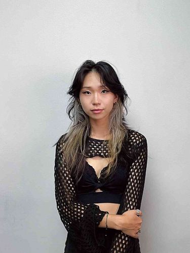 Messy hush cut di wajah bulat. Messy hush cut di wajah bulat.