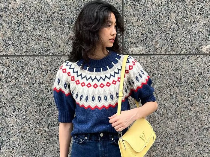 Tampilan model hush cut di rambut medium.