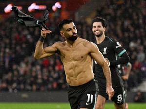 10 Kartu Kuning Salah, 5 Gara-gara Selebrasi Buka Baju!