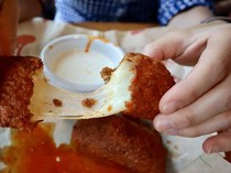 Mozza Nashville yang Mulur Pedas Viral Diracik dengan Bahan Ini