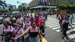 Pakai Baju Pink, Aliansi Perempuan Jalan Kaki ke Patung Kuda
