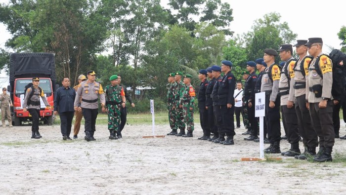 Pelepasan dan pemberangkatan personel dan logistik Pilkada (Dok Polres Dumai)