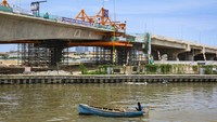 Jalan tol yang menghubungkan Tol Sedyatmo dan kawasan Pantai Indah Kapuk (PIK) 2 sepanjang 38,60 kilometer dengan anggaran Rp 23 triliun tersebut direncanakan beroperasi pada Kuartal I/2025. 