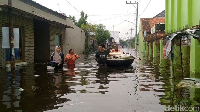 Penampakan banjir di wilayah Pasirsari, Kota Pekalongan, Senin (25/11/2024).