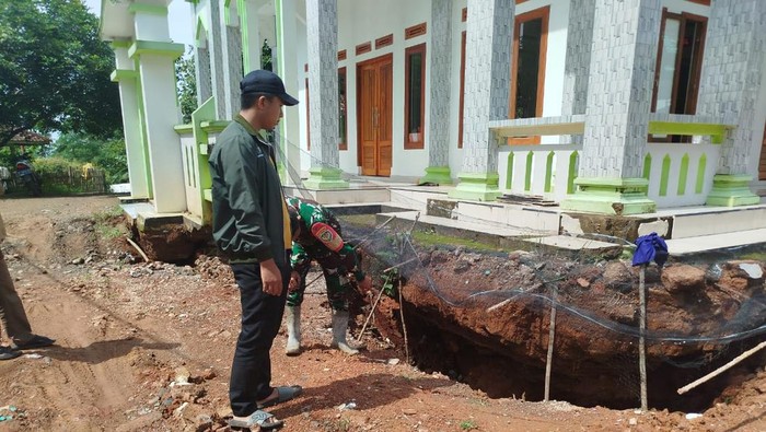 Pergerakan tanah di Cianjur