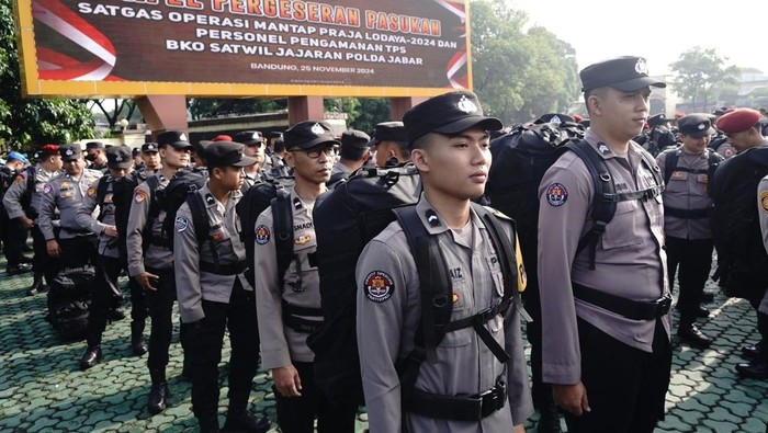 Personel pengamanan Pilkada Serentak di Jabar