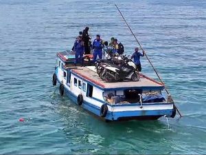 Distribusi Logistik Pilkada ke Pulau Terpencil, Kotak Suara Diikat Pelampung