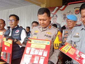 Video: Pegawai Diduga Selundupkan Sabu Pakai Bohlam ke Lapas Indramayu