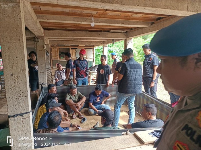 Polresta Jambi menggerebek lokasi sabung ayam