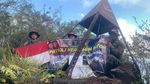 Prajurit TNI Patroli Patok Jaga Batas Teritorial RI-Malaysia