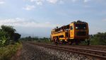 Rel Kereta Disisir Jelang Liburan Natal dan Tahun Baru
