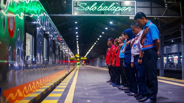 Rel Kereta Disisir Jelang Liburan Natal dan Tahun Baru PT KAI (Persero) melakukan persiapan untuk menyambut liburan Natal 2024 dan Tahun 2025 (Nataru). Vice President Public Relations PT KAI (Persero) Anne Purba mengatakan KAI berkomitmen memberikan pelayanan terbaik terutama dari prasarana kereta api.