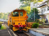 Rel Kereta Disisir Jelang Liburan Natal dan Tahun Baru