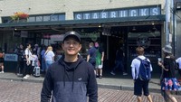 Foto Rio di Seattle, Amerika Serikat ini menampilkan gerai pertama Starbucks. First Starbucks coffee served here, tulis Rio memberi informasi. Foto: Instagram rharyantoracing