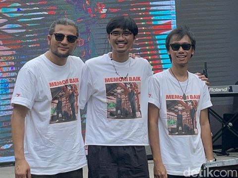 Sheila On 7 menggelar jumpa pers perilisan single Memori Baik di kawasan Lebak Bulus, Jakarta Selatan, pada Senin (25/11/2024).
