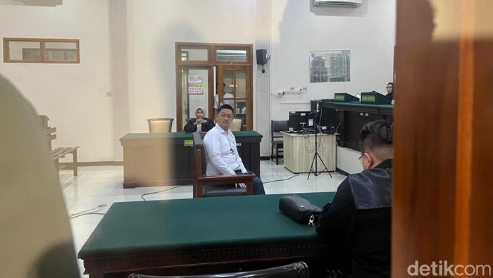 sidang anak diduga kuras warisan orang tua mojokerto