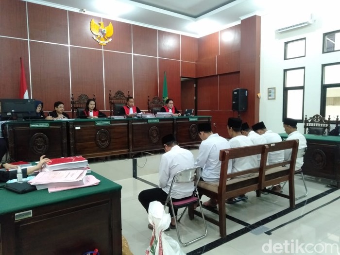 Sidang kasus perburuan terhadap satwa endemik yang dilindungi badak Jawa. (Dok Aris Rivaldo/detikcom)