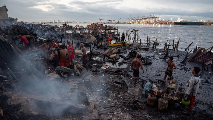 Sisa-sisa Kebakaran Dahsyat di Permukiman Kumuh Filipina