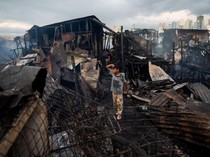 Sisa-sisa Kebakaran Dahsyat di Permukiman Kumuh Filipina