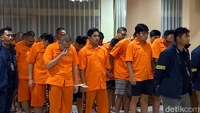Tampang mafia akses judol Komdigi berbaju tahanan (Wildan Noviansah/detikcom)