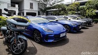 Sedangkan motor gede Harley-Davidson juga disita. Total nilai 26 mobil dan 2 motor mencapai Rp 21,7 miliar.