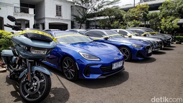 Puluhan Mobil Mewah Disita di Kasus Mafia Judol Komdigi