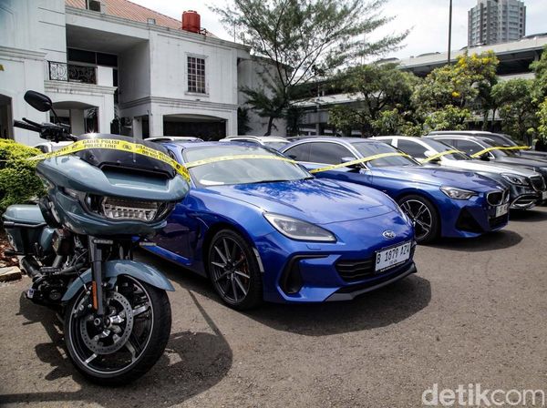 Puluhan Mobil Mewah Disita di Kasus Mafia Judol Komdigi