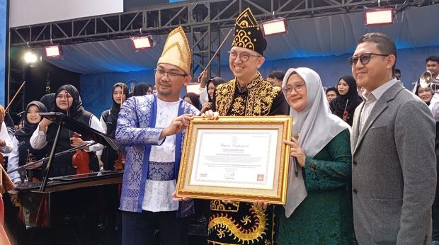 Tim Orkestra SMK TI Muhammadiyah Cikampek dalam Upacara HGN 2024
