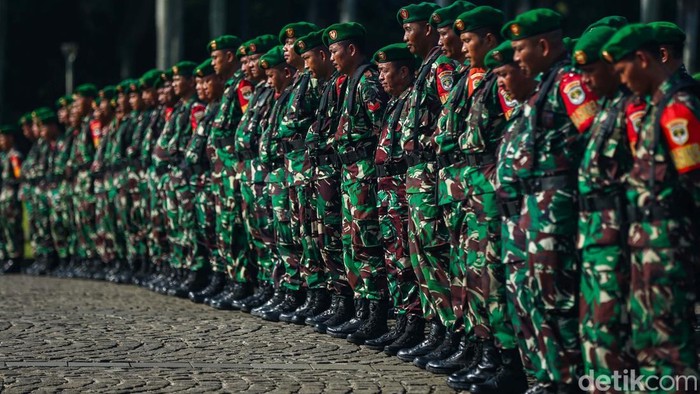 Polda Metro Jaya bersama TNI menggelar apel gabungan dalam rangka Operasi Mantap Praja pengamanan Pilkada 2024 di wilayah Jakarta Raya. Apel digelar di Monas, Jakarta.