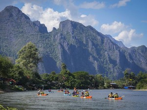 Saingi Thailand dan RI, Kota Vang Vieng Laos Incar Kota Terbersih ASEAN