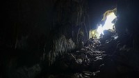 Wisatawan yang menyukai hiking dapat menemukan pemandangan indah dari puncak-puncak bukit di sekitar kota.