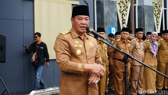 Wagub Bengkulu Rosjonsyah memastikan pelayanan tak terganggu usai gubernur kena OTT