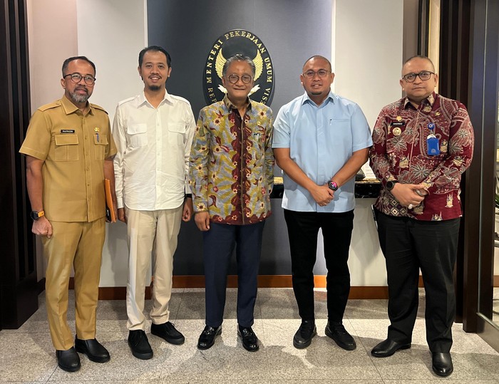 Wakil Ketua Komisi VI DPR RI Andre Rosiade membawa sejumlah pejabat di Sumbar untuk bertemu Menteri Pekerjaan Umum (PU) Dody Hanggodo.