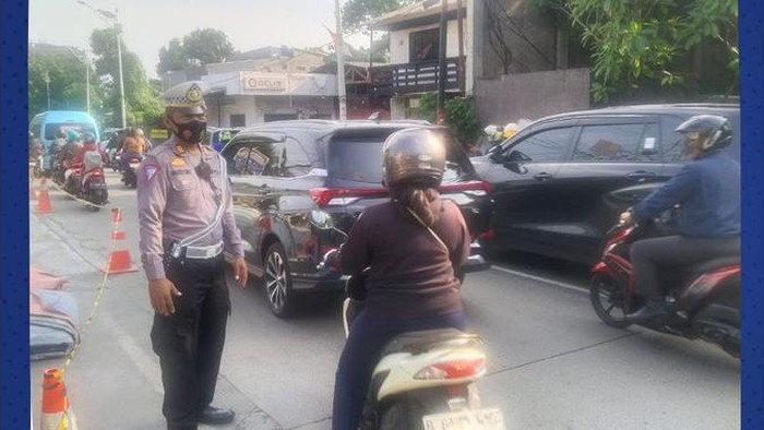 Ada Perbaikan Jalan, Lalin di Ciputat Arah Pasar Jumat Jaksel Macet