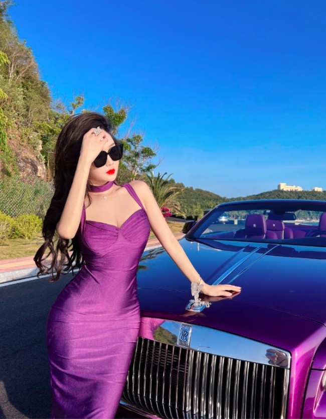 Setelah itu, situasinya menjadi sedikit mencurigakan. Setelah mereka setuju untuk berangkat, Li meminta Liya untuk terbang lebih dahulu karena dia ada urusan keluarga.Pemilik nama asli Gong Li Mei itu kemudian tiba di Filipina dan sejak saat itu tidak bisa dilacak keberadaannya. Keluarga pun tidak tahu apakah Liya bertemu dengan Li setibanya di sana.Foto: Dok. Weibo Liya