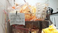 Teruntuk jam operasional, Bakso Formosa buka mulai pukul 10.00-22.00 setiap harinya. Di sini juga ada ragam kerupuk khas Indoneesia yang dijual TWD 100 (Rp 49 ribu) untuk 3 bungkus. Adapun harga menu makanan di sini mulai dari TWD 120-300 (Rp 59 ribu-Rp 147 ribu). 