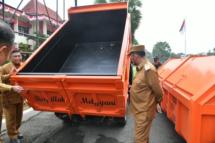 Bupati Fauzi