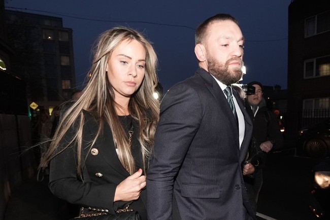 Conor McGregor, bintang MMA asal Irlandia baru saja dinyatakan bersalah dalam kasus pelecehan seksual yang terjadi pada Desember 2018. Kasus ini melibatkan seorang wanita bernama Nikita Hand, yang mengajukan gugatan perdata pada 2021. Foto: Brian Lawless/PA Images via Getty Images