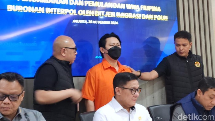 Direktorat Jenderal (Ditjen) Imigrasi mengamankan dan akan memulangkan buronan asal Filipina, Hector Aldwin Pantollana (HAP). (Adrial/detikcom)