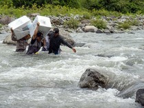 Jalan Terjal Distribusi Logistik Pilkada 2024 ke Pelosok Maros