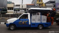Mobil Satpol PP dikerahkan untuk mengangkut logistik Pilkada DKI Jakarta.