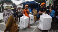 Seperti diketahui, Pilkada serentak akan dilaksanakan pada 27 November 2024 mendatang. Menurut laporan data dari KPU, total daerah yang mengikuti penyelenggaraan Pilkada serentak tahun 2024 di Indonesia adalah sebanyak 37 provinsi dan 508 kabupaten/kota.