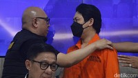 Penangkapan HAP adalah dalam rangka pertukaran buronan. Penangkapannya juga satu rangkaian dengan terpidana penyelundupan narkoba Mary Jane Veloso yang baru dipulangkan ke Filipina. 