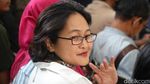 Ekspresi Istri Usai Hakim Tolak Praperadilan Tom Lembong
