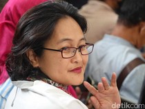 Video: Momen Istri Tom Lembong Hadiri Sidang Replik Nadiem