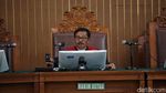Ekspresi Istri Usai Hakim Tolak Praperadilan Tom Lembong