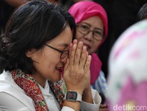 Ekspresi Istri Usai Hakim Tolak Praperadilan Tom Lembong