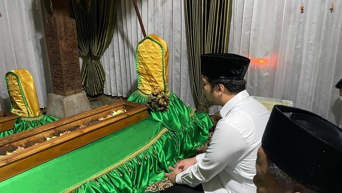 Emil Dardak ziarah ke makam wali