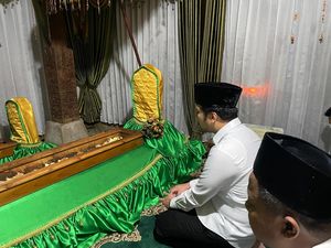 Emil Dardak Ziarah ke 5 Makam Wali Songo dan Leluhur di Masa Tenang