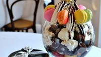 Mauboussin Mega Sundae dari Bagatelle di New York, Amerika Serikat juga disebut menjadi salah satu yang mewah dan mahal. Sajian es krim vanilla ini ditambahkan truffle cokelat, makaroni, krim kocok, brownies, dan sorbet. Harganya mencapai Rp 15 jutaan. Foto: site news